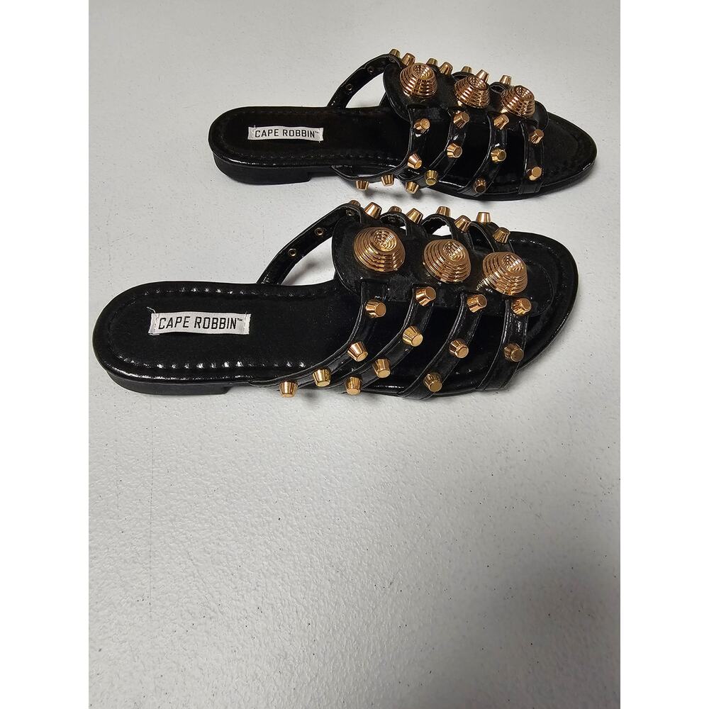 NWOB Cape Robbin Vintage-10 Flat Studded Strappy Sandals Size 8.5 - Picture 2 of 3